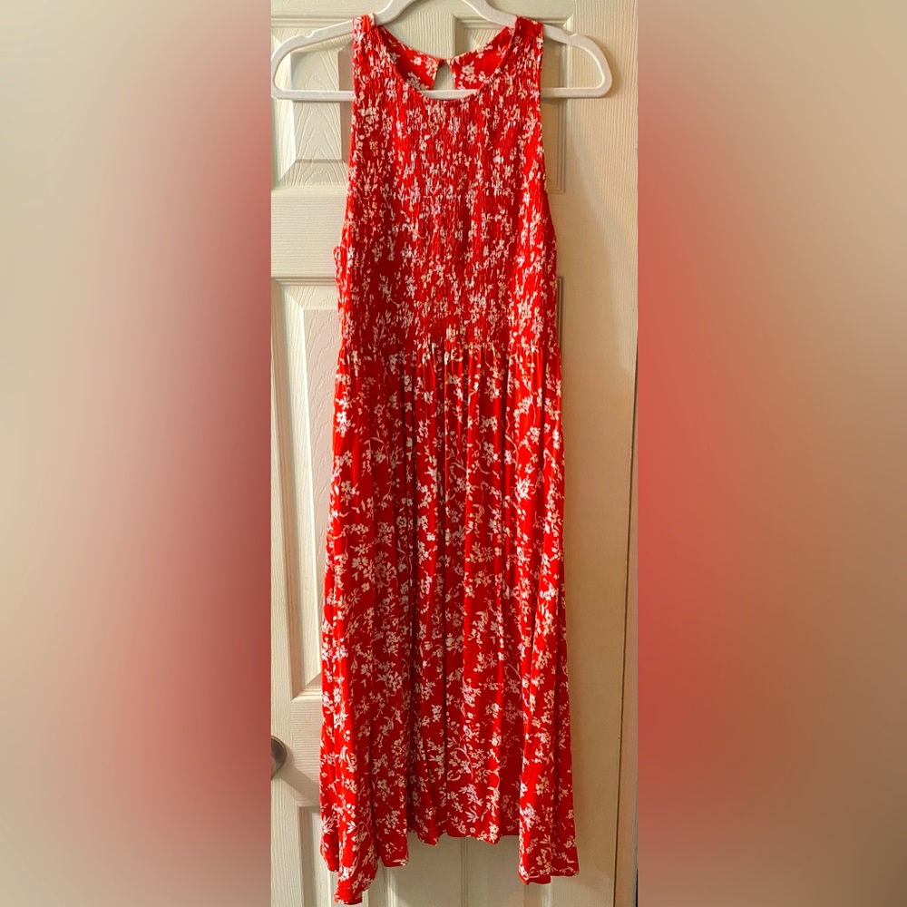 ⭕️ BOGO! Sleeveless Red and White Floral Midi Sundress - Picture 3 of 8